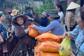 Tặng 200 phần quà trong lễ Vu Lan tại Chùa Phước Long