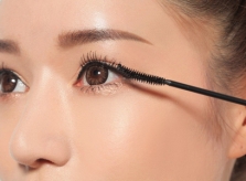 6 cây mascara giá mềm không làm mi vón cục