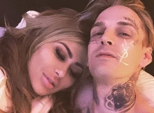 Aaron Carter bị bạn gái hành hung
