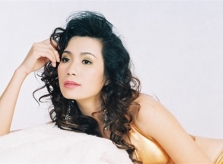 Á hậu Trịnh Kim Chi: Giờ hoa hậu như một nghề mà lại là nghề hái ra tiền