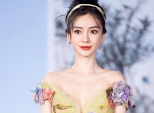 Angelababy o ép ngực