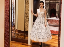 Angela Phương Trinh diện đầm xòe của Công Trí