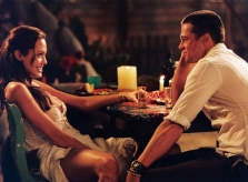 'Angelina Jolie từng cởi nội y để quyến rũ Brad Pitt'