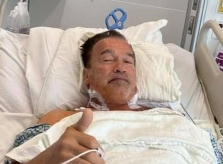 Arnold Schwarzenegger phẫu thuật tim