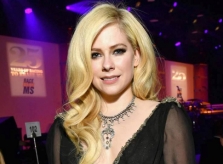 Avril Lavigne tái xuất sau thời gian mắc bệnh Lyme