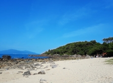 Đến Đà Nẵng chớ bỏ qua bãi biển đẹp nao lòng dưới chân đèo Hải Vân