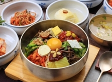 7 quy tắc trên bàn ăn của người Hàn Quốc