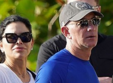 Bạn gái tỷ phú Amazon bị chê ngoại hình