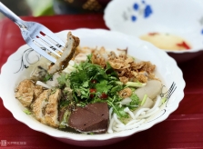 Tô bánh canh chả cá Phan Thiết