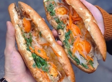 Bánh mì xíu mại trứng muối