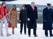 Barron Trump 'gây bão' mạng khi cao hơn 1,90 m và ngày càng đẹp trai