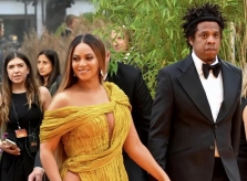 Beyonce diện đầm Công Trí tại lễ ra mắt phim 'The Lion King'