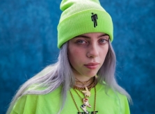 Billie Eilish bị tố thản nhiên bán áo in hình ăn cắp bản quyền