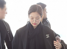 Black Pink đổi style 'chóng mặt' khi ra sân bay