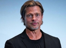 Brad Pitt hay khóc hơn xưa