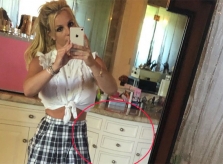 Britney Spears bị bóc mẽ photoshop méo cả tủ