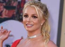 Britney Spears bị chỉ trích vì khoe mẽ và phung phí