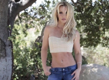 'Gái hai con' Britney Spears 'hồi teen' với phong cách cao bồi