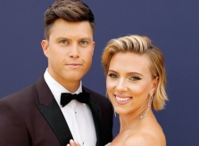 Các cặp sao tình tứ trên thảm đỏ Emmy 2018