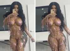 Cardi B chỉ dán sticker làm trang phục sexy