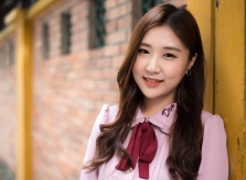 Ca sĩ Jin Ju: 'Tôi bị chê là con gái Hàn Quốc mà sao xấu thế'