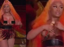 Ca sĩ Nicki Minaj gặp sự cố trang phục khi đang biểu diễn