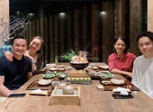 Chi Bảo ăn tối với vợ cũ và bạn gái mới