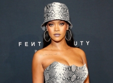 Cách phối đồ lạ mắt chỉ có ở Rihanna