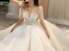 Chiếc corset độc quyền định hình vòng eo con kiến cho cô dâu