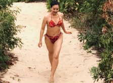 Tuổi 52, Chiều Xuân mặc bikini nóng bỏng, gái 18 