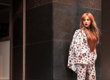 Chung Thương T - Jo phối đồ dạo phố với tông màu nổi bật