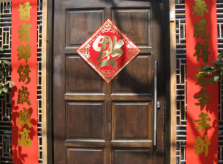 Phong tục treo chữ “Phúc” ngược trong nhà của người Hoa mỗi dịp Tết