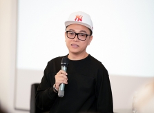 Công Trí tổ chức triển lãm thời trang