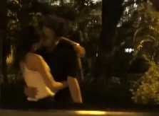 Con trai trùm giải trí Hong Kong 'đóng phim nóng' với bạn gái giữa phố