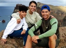 C. Ronaldo tiết lộ thú vui 'tội lỗi'