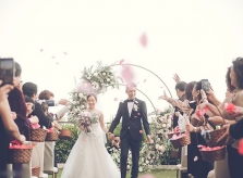 Đám cưới tông vàng hồng của cặp Hong Kong