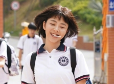 Đàm Tùng Vận 30 tuổi đóng nữ sinh vẫn ổn