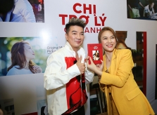 Đàm Vĩnh Hưng xếp hàng xin chữ ký album mới của Mỹ Tâm