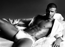 David Beckham thừa nhận 'nhồi tất dưới quần lót' để chụp ảnh nội y