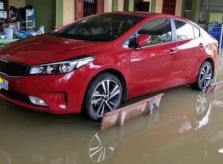 Chủ xe 'tính toán như thần' để tránh ôtô ngập nước