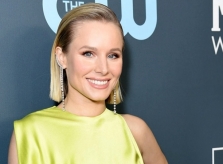 Diễn viên Kristen Bell diện đầm Công Trí