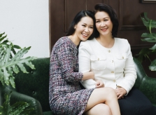 Dương Thuỳ Linh khoe ảnh bên mẹ ruột là Phó Giáo sư, Tiến sĩ