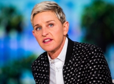 Ellen DeGeneres xin lỗi nhân viên