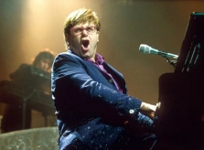 Đời sống tình dục dị thường một thời của Elton John