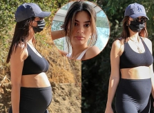 Emily Ratajkowski mặc bra thể thao khoe bụng bầu