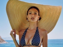 Emily Ratajkowski: Người mẫu mặc áo tắm nóng bỏng nhất làng mốt