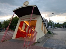 Ga tàu điện ngầm 'đâm vào vỉa hè' ở Đức