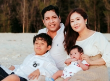 Gia đình Thanh Thúy - Đức Thịnh cùng nhau đi biển