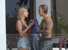 Justin Bieber đi nghỉ cùng bạn gái cũ ở Miami