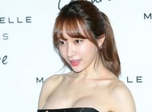 Hani (EXID) chuộng diện đồ bó sát khoe dáng sexy lên sân khấu